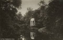 Monopteros mit Teich